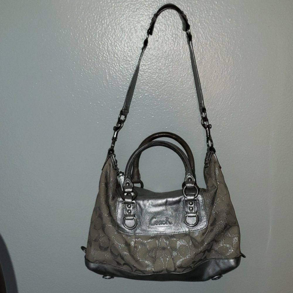 Coach signature silver metallic shoulder bags - Picture 2 of 8